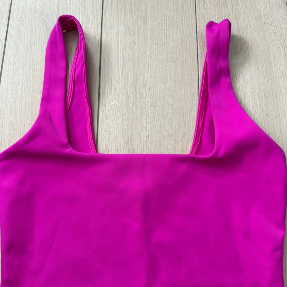 Good American Modern Scuba Tank Bodysuit in Fuchsia Pink Women’s Size 2 - Picture 4 of 11
